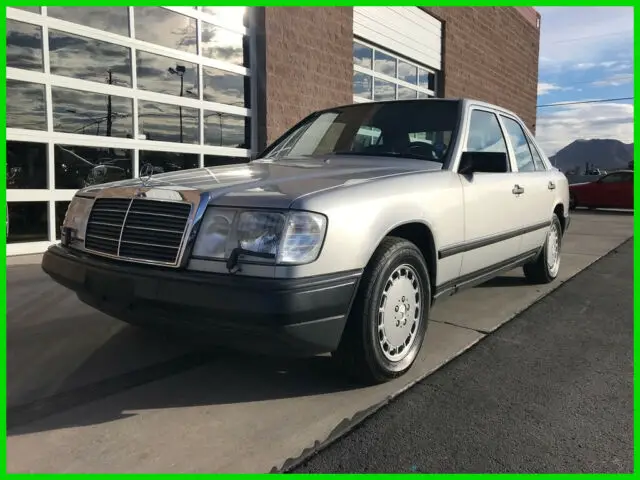 1987 Mercedes-Benz 300-Series 4 Dr Turbodiesel