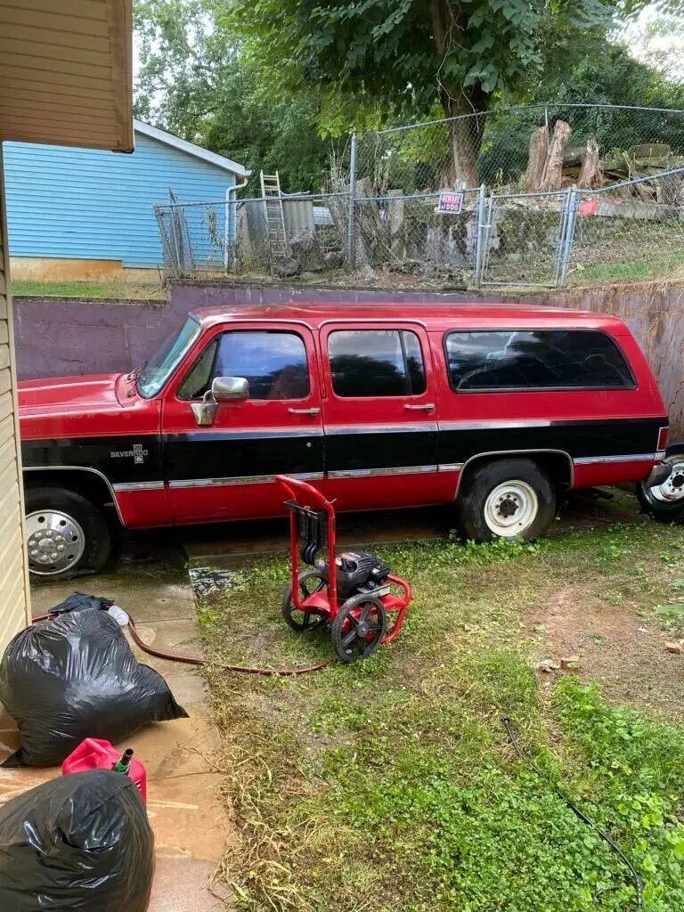 1987 Chevrolet R20 Suburban R20