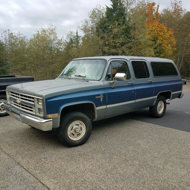 1987 Chevrolet Suburban Grey