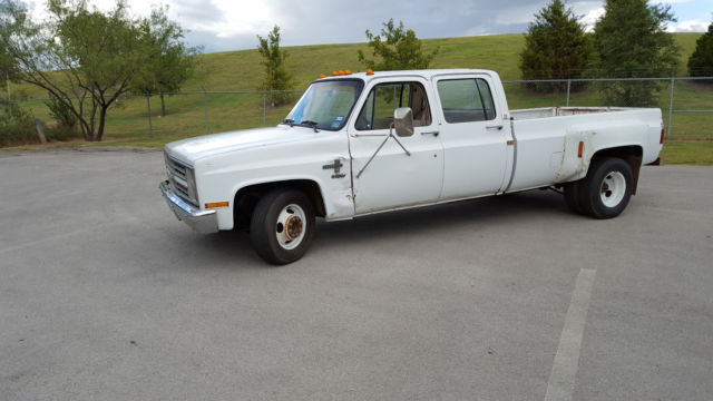 1987 Chevrolet C-10 3 + 3 crew camper special