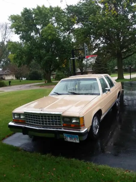 1987 Ford Crown Victoria Tan