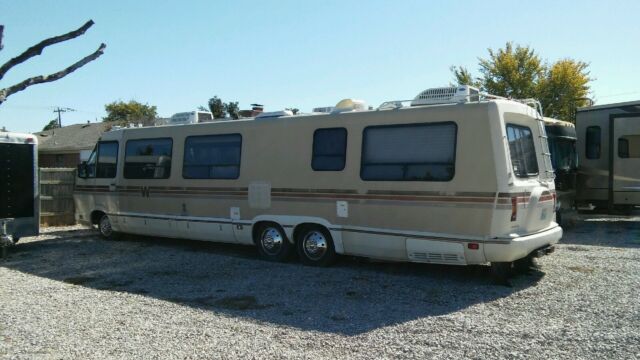 1987 Chevrolet Winnebgo owned by famous celebrity of Different Strokes