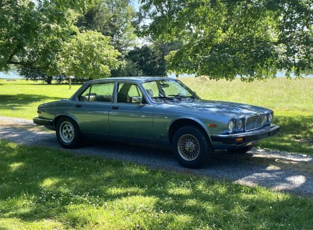 1987 Jaguar XJ6 Base