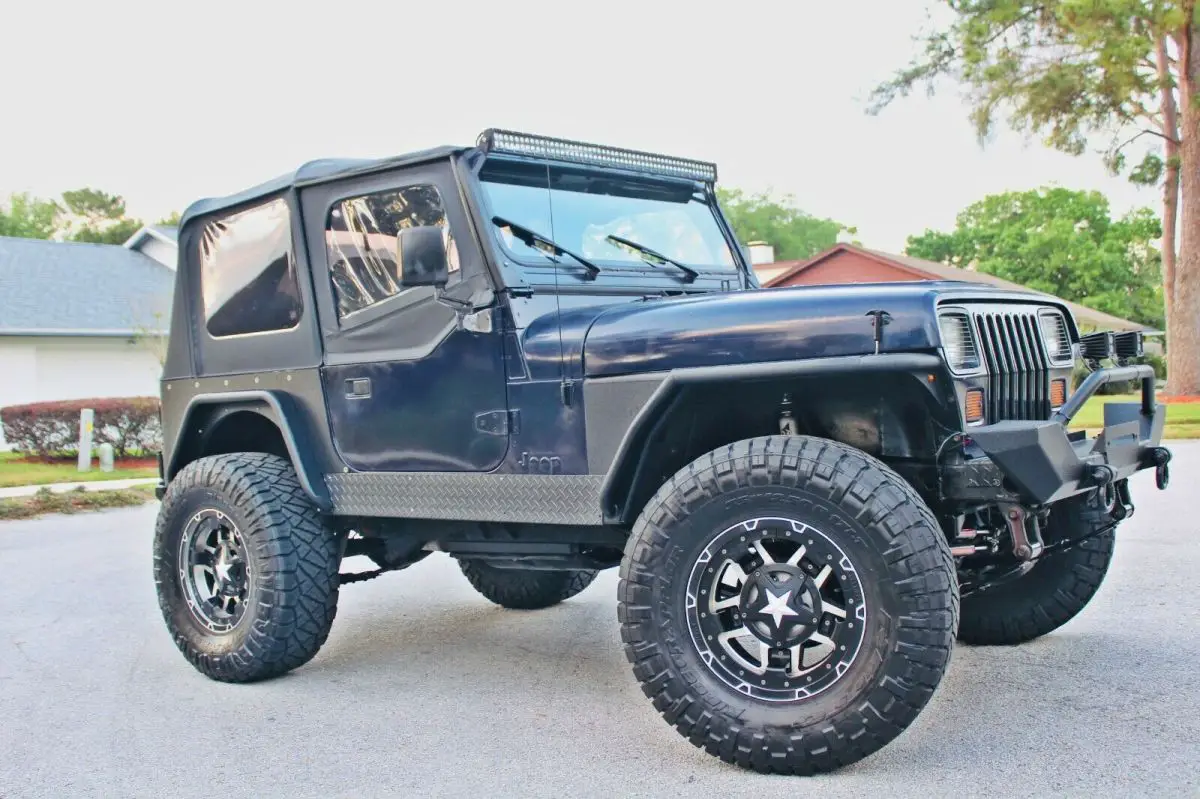 1987 Jeep Wrangler Smittybilt XRC / Custom Diamond Plate