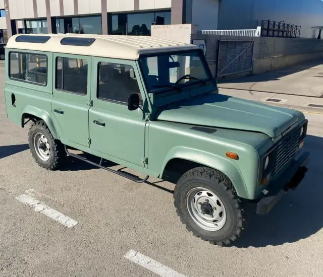 1987 Land Rover Defender 110, 4x4, 2.5L 5 Spd, 5 Dr Hard Top, 12 Passenger