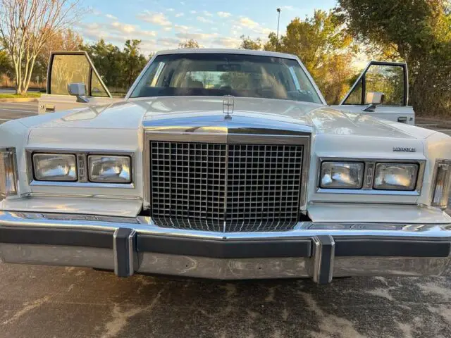 1987 Lincoln Town Car SIGNATURE