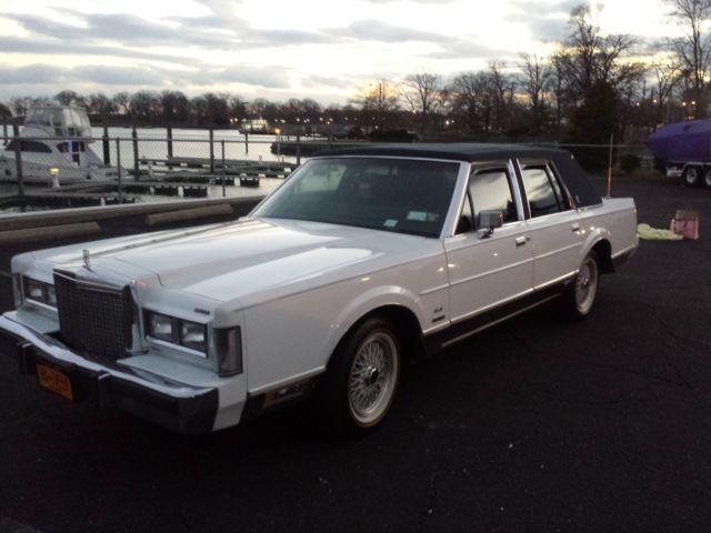 1987 Lincoln Town Car Signture Series