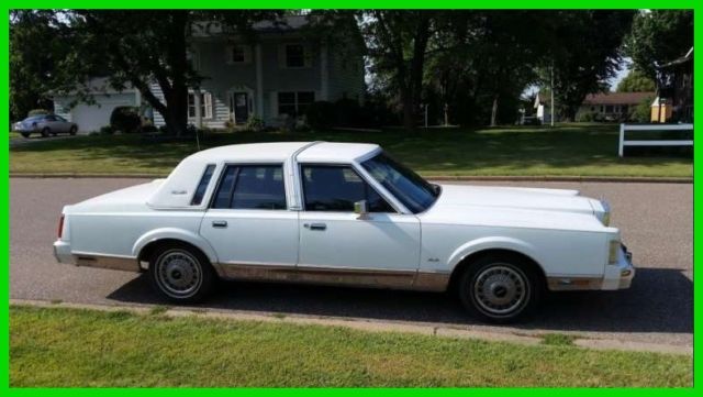 1987 Lincoln Town Car Signature