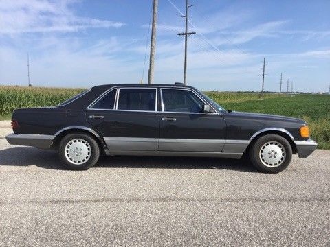 1987 Mercedes-Benz 300-Series Base Sedan 4-Door