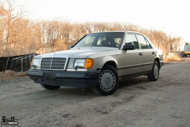 1987 Mercedes-Benz 300-Series Sedan