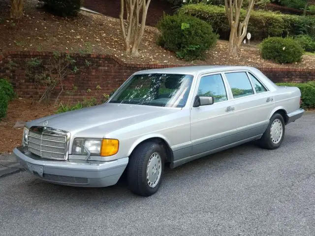 1987 Mercedes-Benz 400-Series