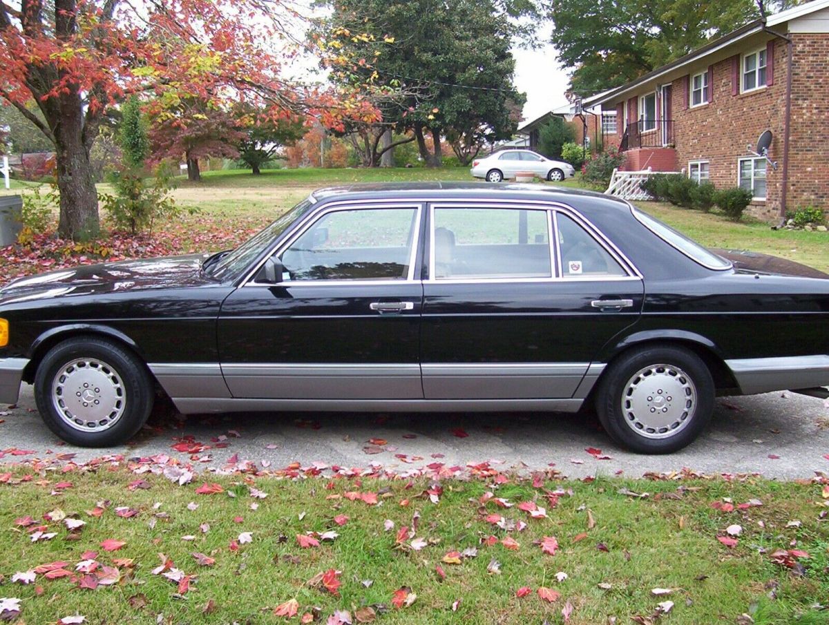 1987 Mercedes-Benz 400-Series