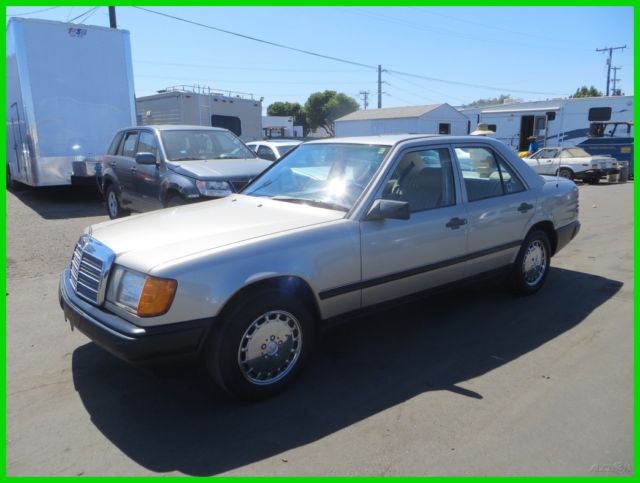 1987 Mercedes-Benz 200-Series 4 Dr