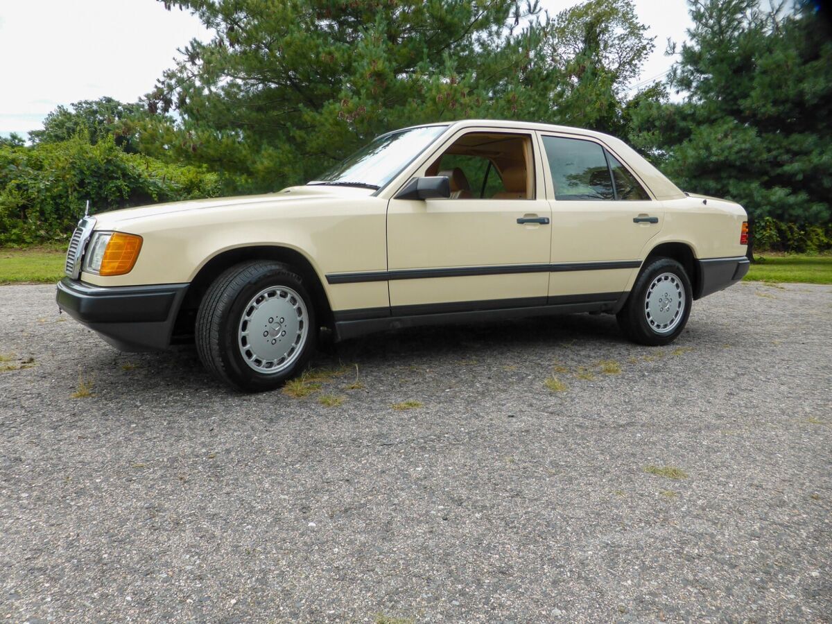 1987 Mercedes-Benz 260E