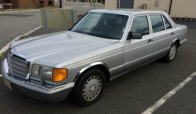 1987 Mercedes-Benz 300-Series 4dr Sedan 30