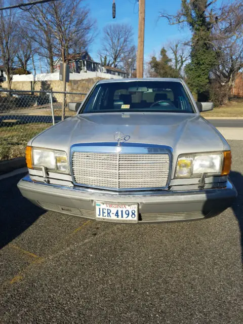 1987 Mercedes-Benz 400-Series sedan