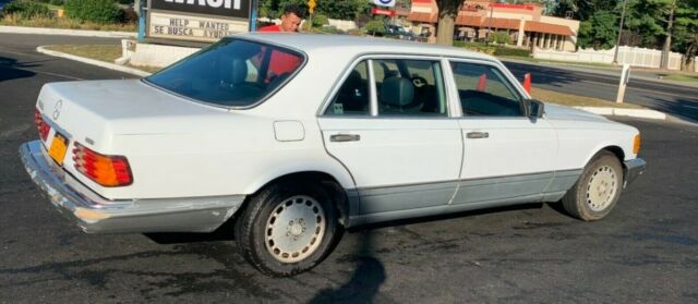 1987 Mercedes-Benz 400-Series