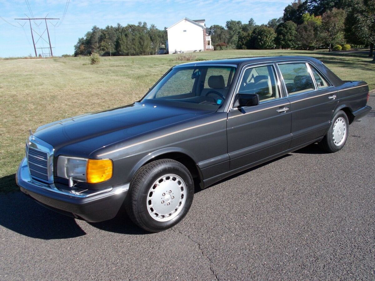 1987 Mercedes-Benz 400-Series