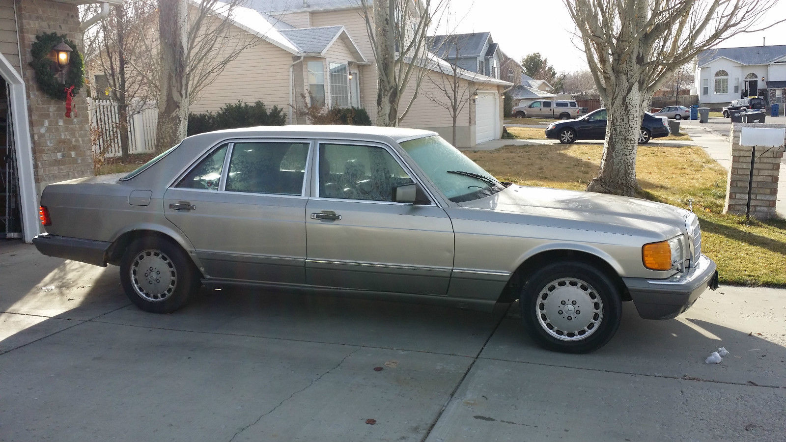 1987 Mercedes-Benz 400-Series