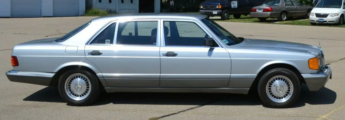 1987 Mercedes-Benz 500-Series SEL sedan