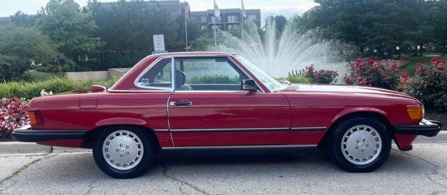 1987 Mercedes-Benz 560SL SL560 showroom condition only 50,000 miles