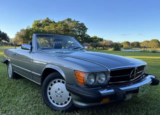 1987 Mercedes-Benz SL-Class 560SL Convertible, Hard & Soft Top.