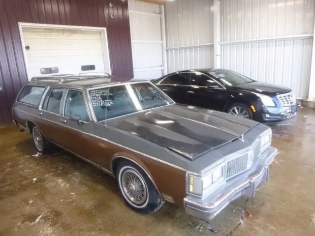 1987 Oldsmobile Custom Cruiser --