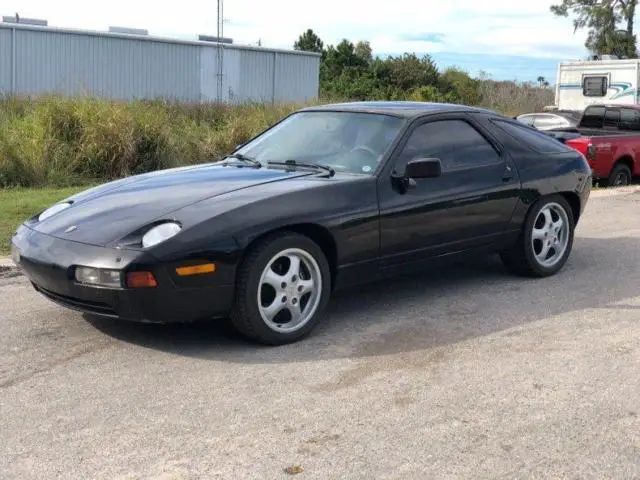 1987 Porsche 928 --