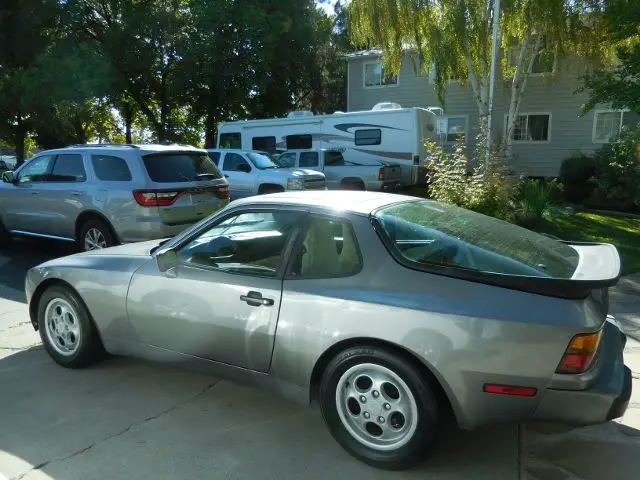 1987 Porsche 944 --