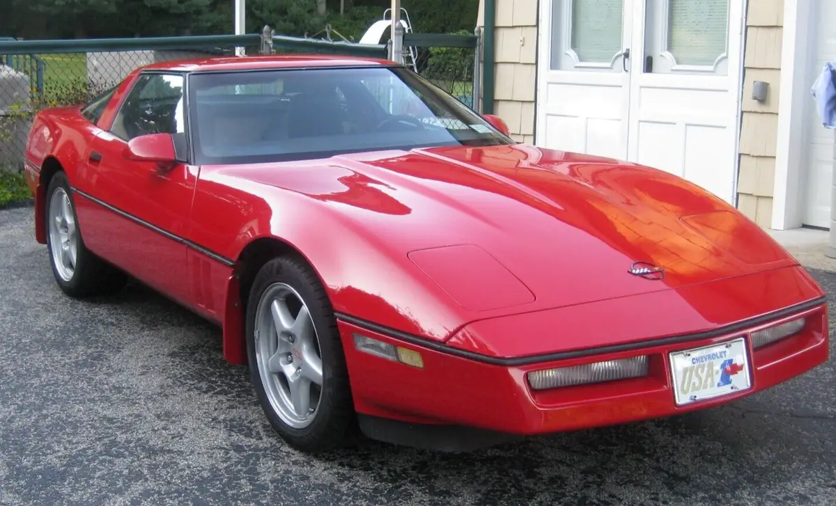 1987 Chevrolet Corvette Coupe / Hatchback