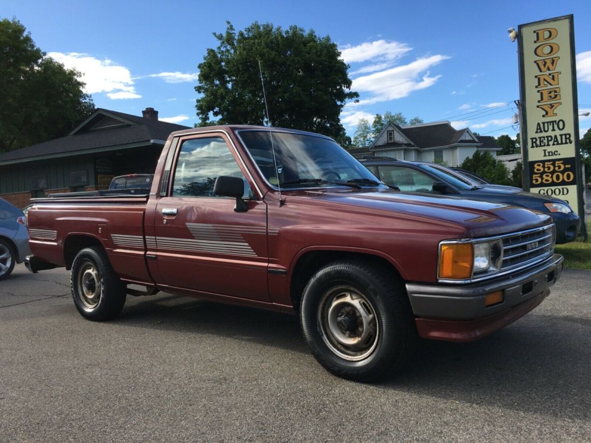 1987 Toyota Hilux Deluxe