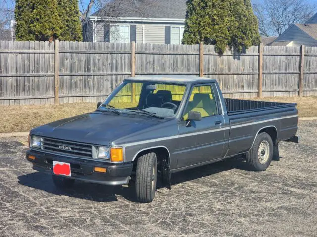 1987 Toyota Pickup 1/2 TON RN55 DLX