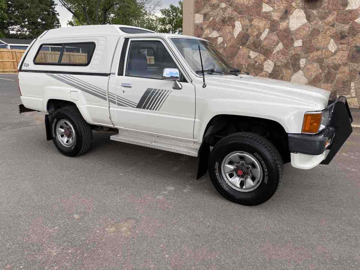 1987 Toyota Pickup RN63 STD