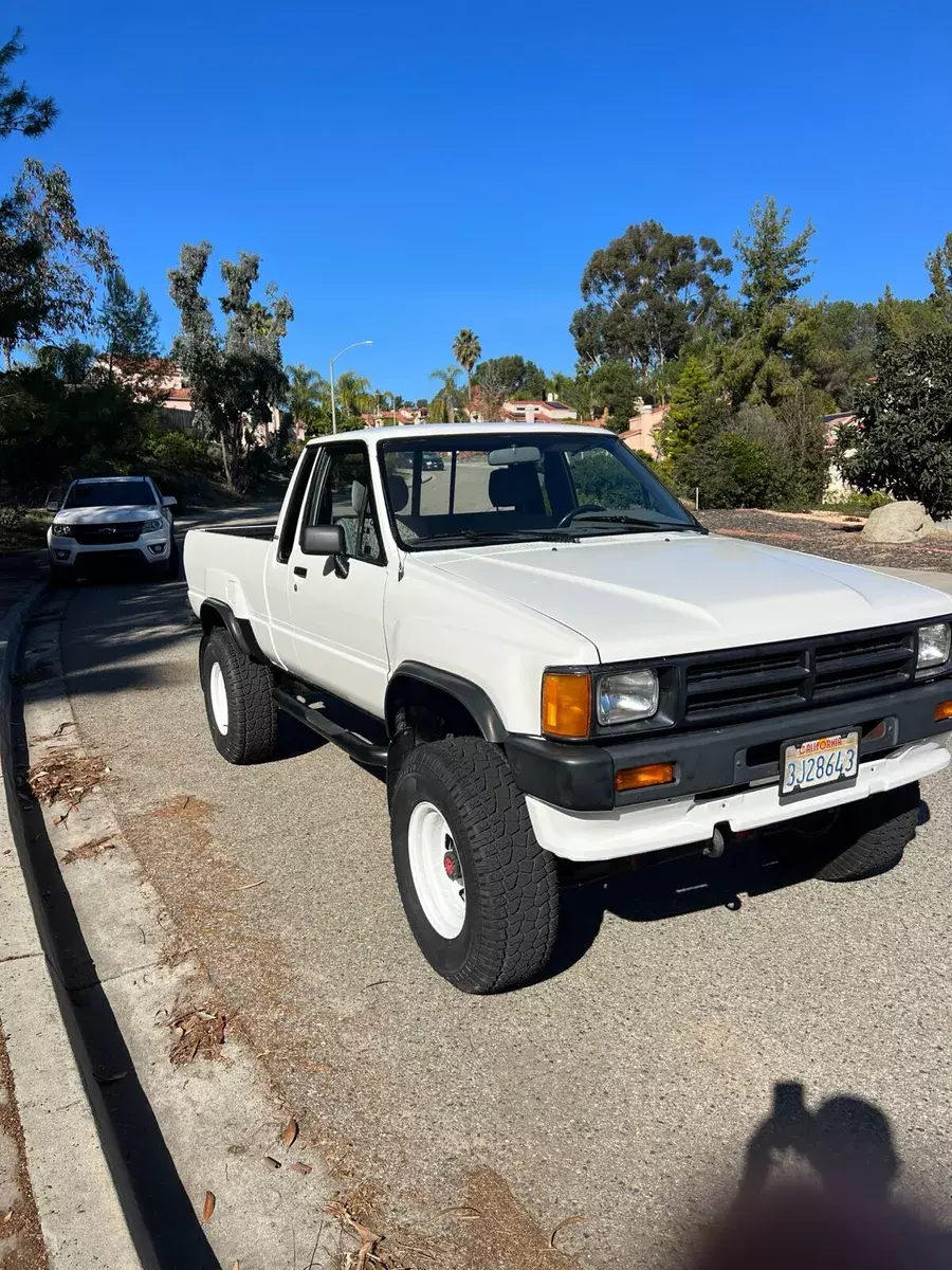 1987 Toyota Tacoma XTRACAB RN67 SR5