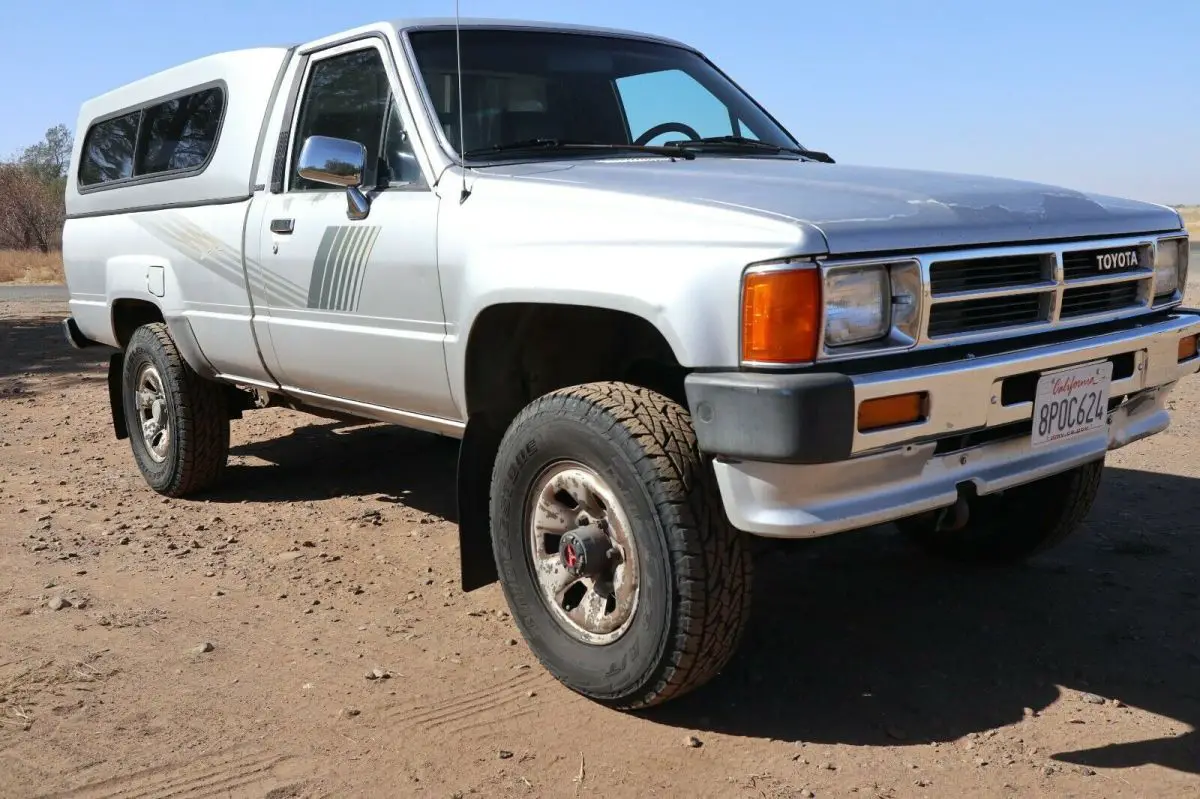 1987 Toyota Pickup RN64 DLX