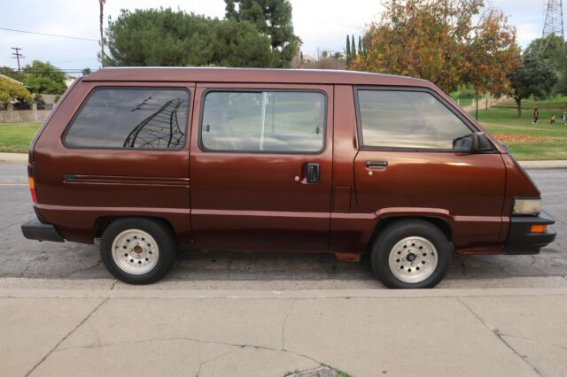 1987 Toyota Van Wagon LE