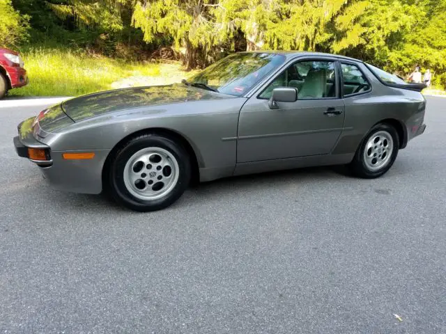 1989 Porsche 944 hatchback