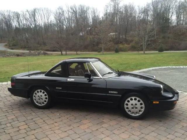 1988 Alfa Romeo Spider QUADRIFOLGLIO