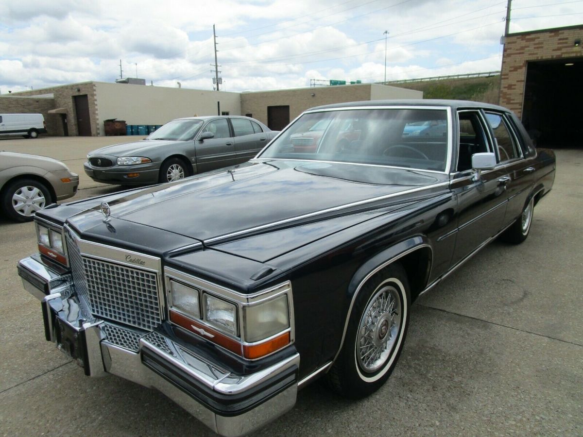 1988 Cadillac Fleetwood NO RESERVE AUCTION - LAST HIGHEST BIDDER WINS CAR!