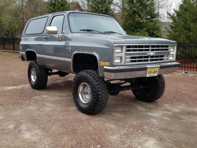 1988 Chevrolet K5 Blazer 4x4 6" Lift 35"tires. 