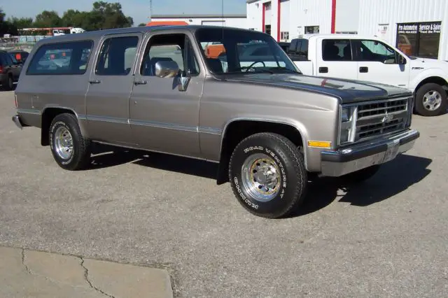 1988 Chevrolet Suburban Silverado Sport Utility 4-Door