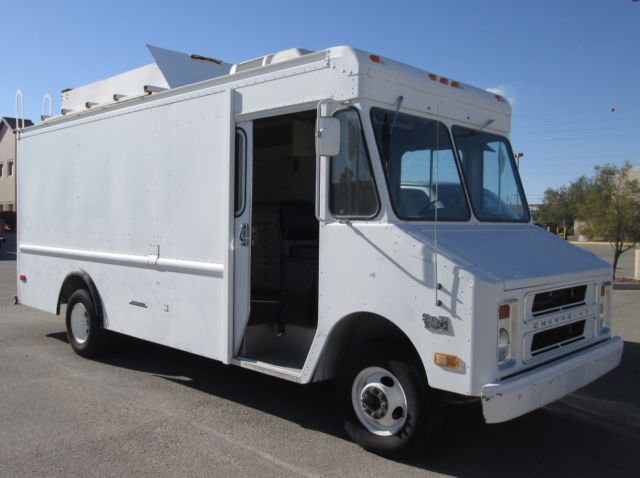 1988 Chevy Box Truck P30 / Step Van 31MR83 for sale: photos, technical ...