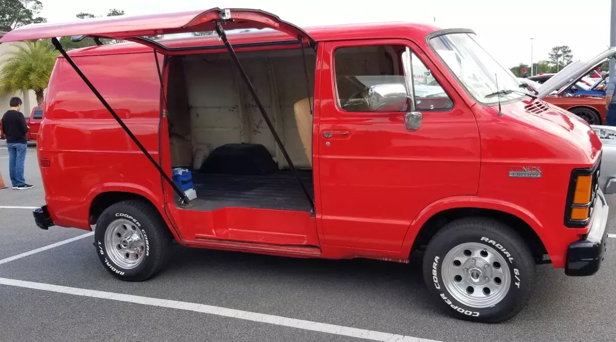 1988 Dodge B250 SHORT wHEELBASE