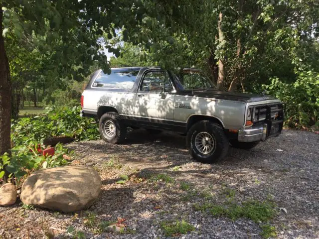 1988 Dodge Ramcharger SE