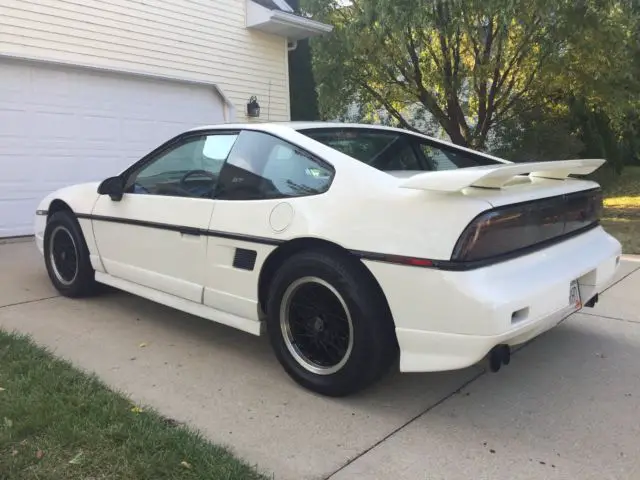 1988 Pontiac Fiero white