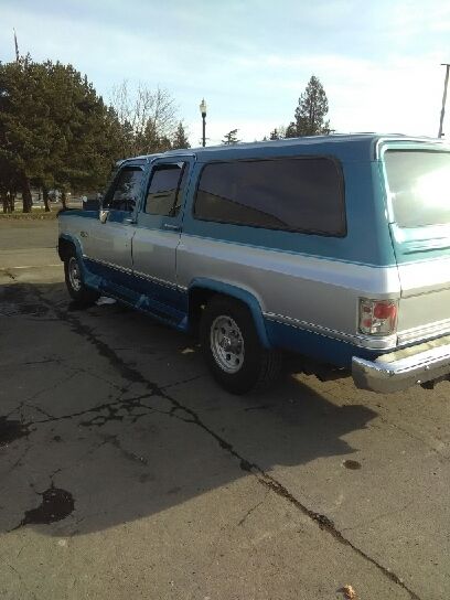 1988 GMC Suburban blue