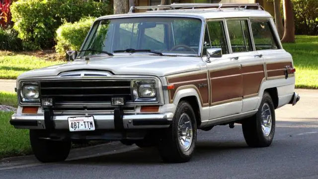 1988 Jeep Wagoneer SPORT UTILITY VEHICLE