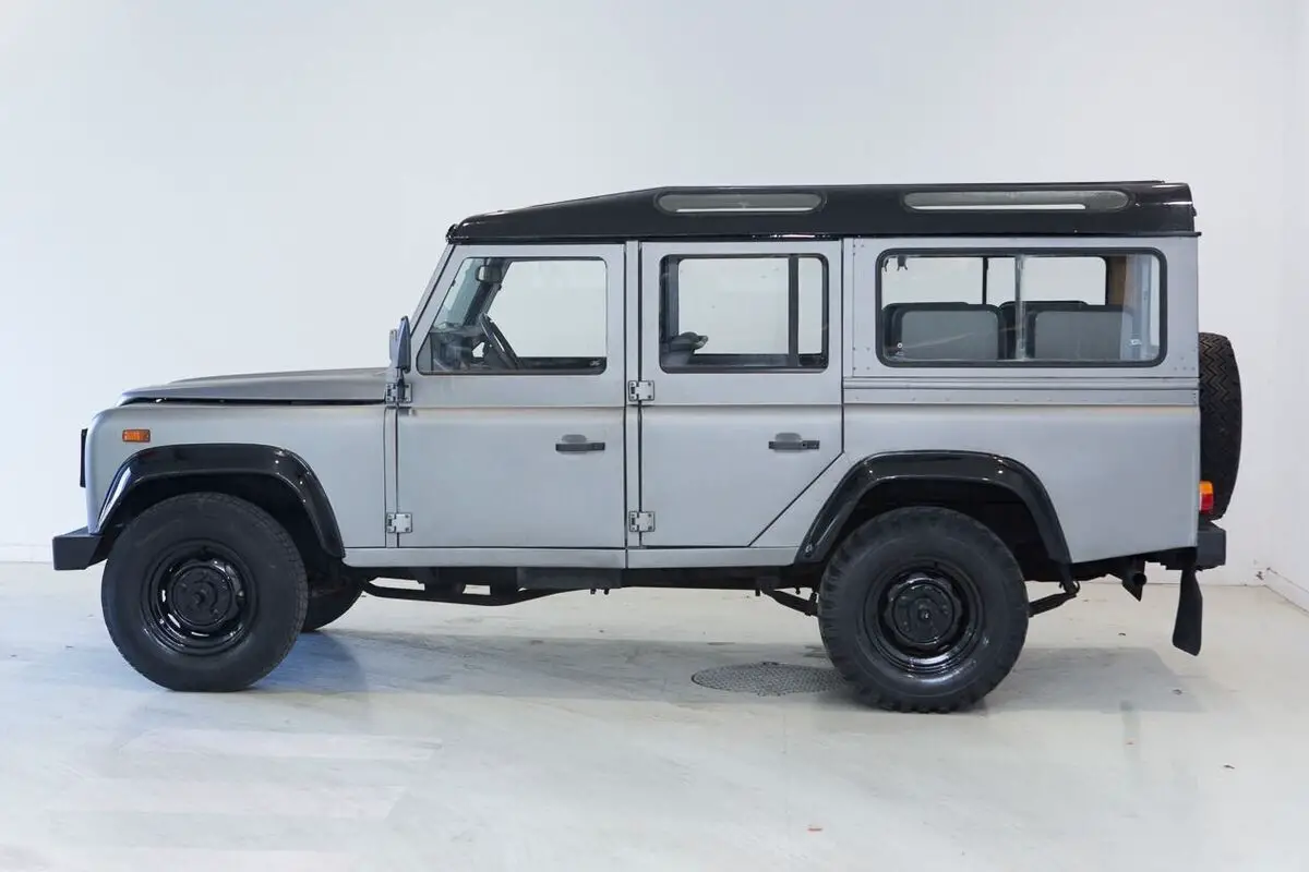 1988 Land Rover Defender 4x4, 2.5L 5 Spd, 5 Dr Hard Top, 9 Passenger