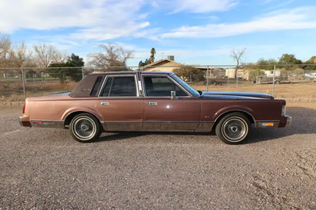 1988 Lincoln Town Car SIGNATURE