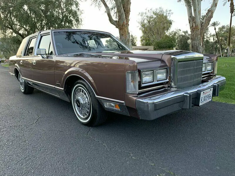 1988 Lincoln Town Car AHA